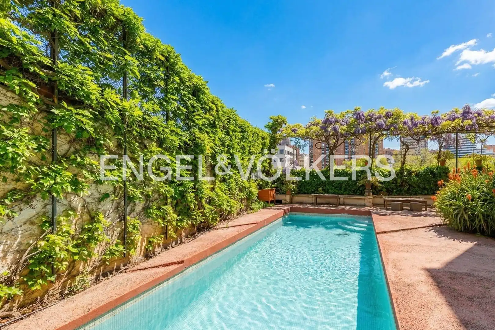Swimming pool of Houses for sale in Madrid  with Air Conditioner, Heating and Private garden
