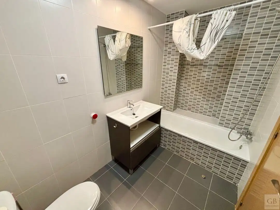 Baño de Piso en venta en Toledo con Aire acondicionado, Calefacción y Trastero