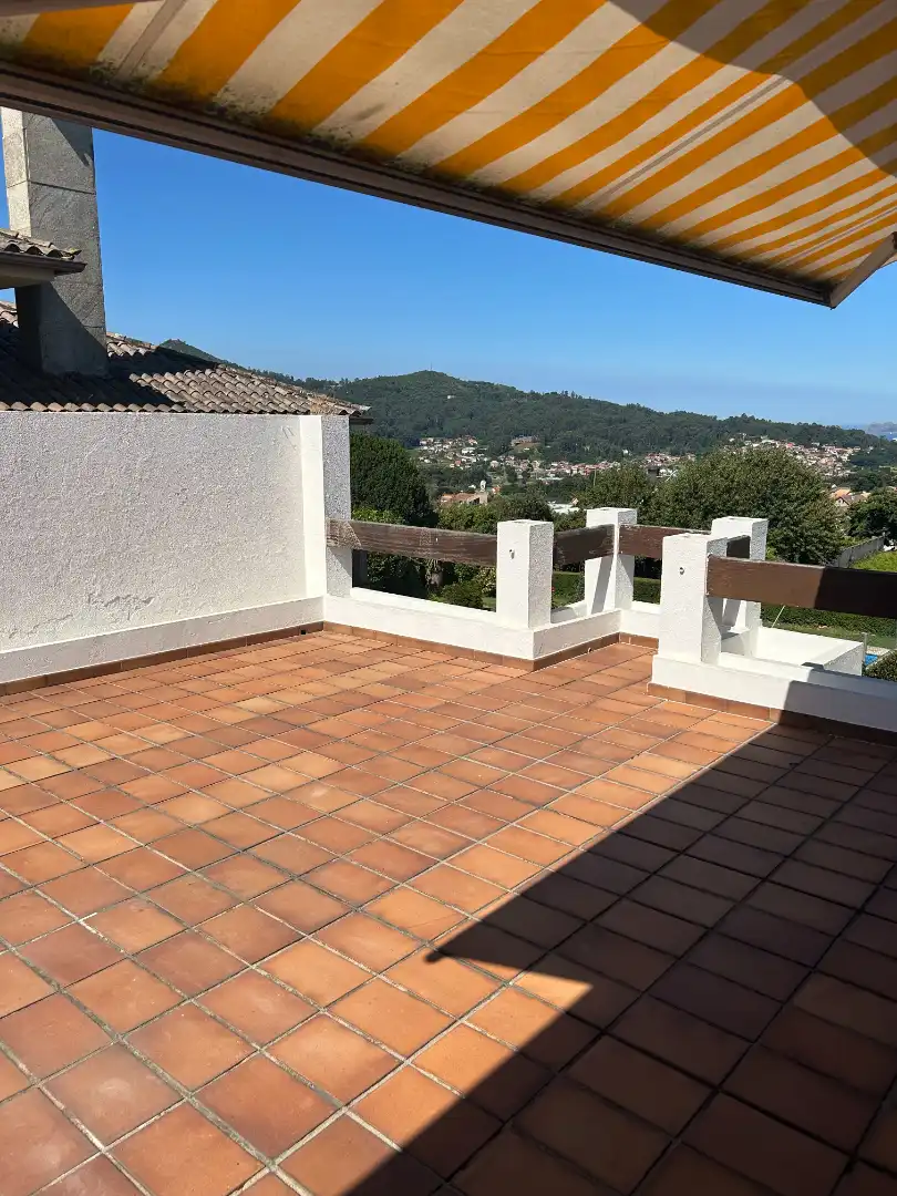 Terraza de Casa o chalet en venta en Vigo  con Calefacción, Jardín privado y Parquet