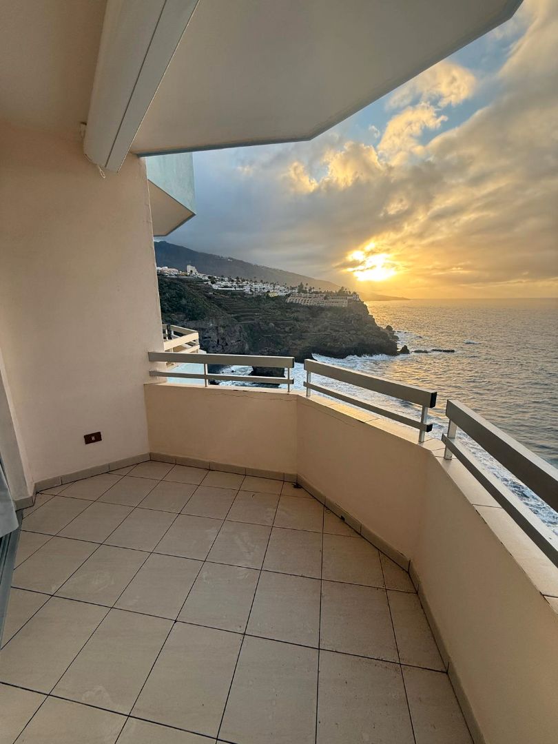 Vista exterior de Apartament en venda en Los Realejos amb Balcó i Piscina comunitària