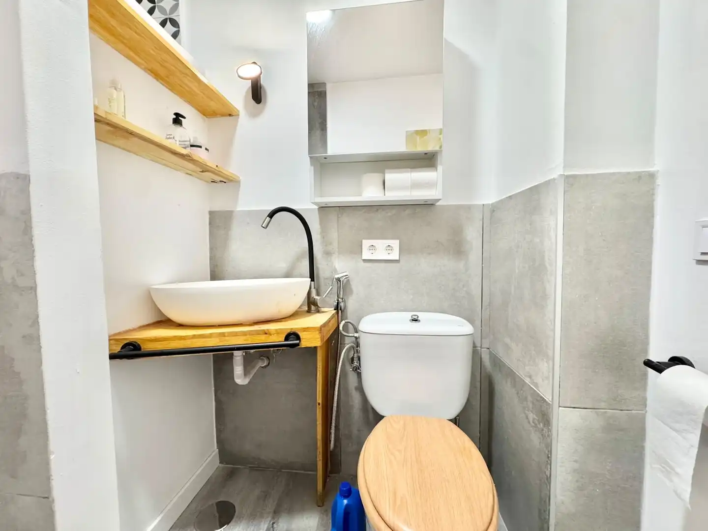 Bathroom of Apartments for rent in Torrevieja  with Air Conditioner, Heating and Terrace