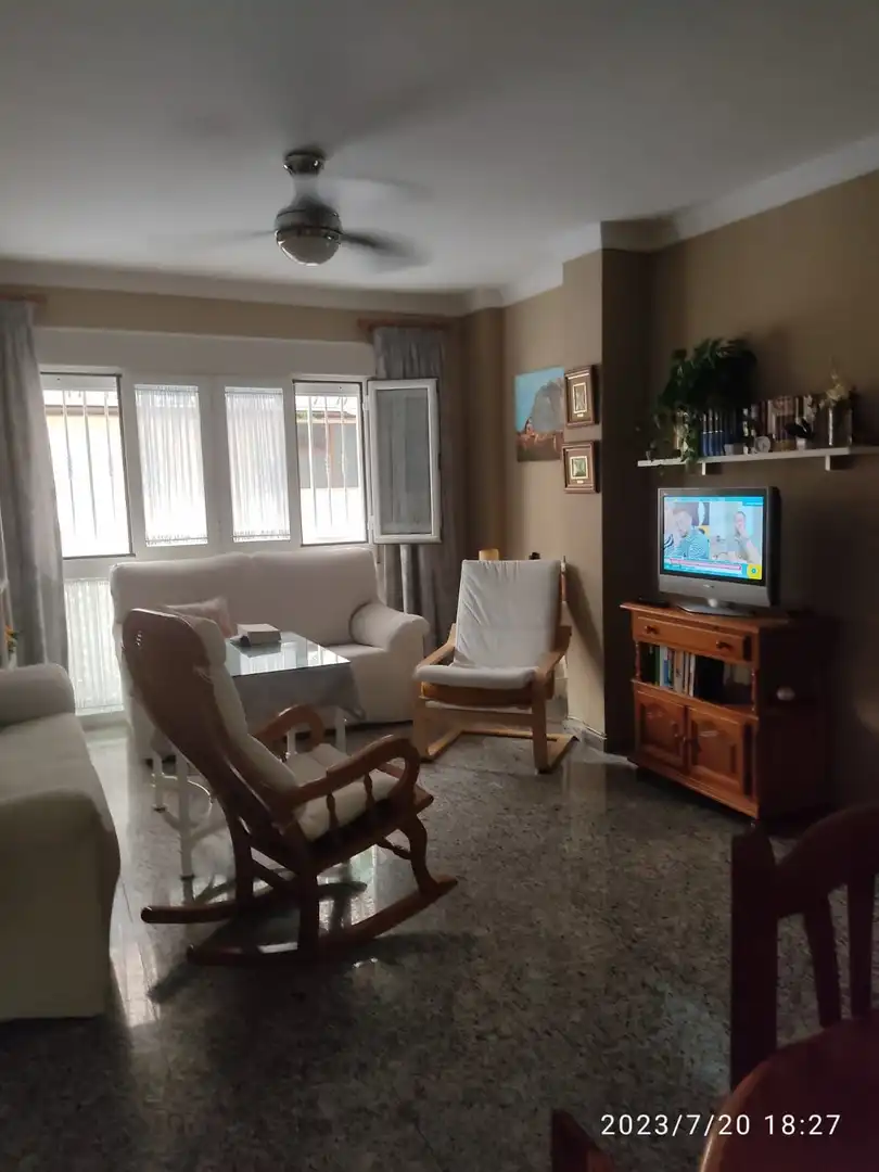Flat with lift to rent in Calle Poeta Salvador Rueda, imagen 2