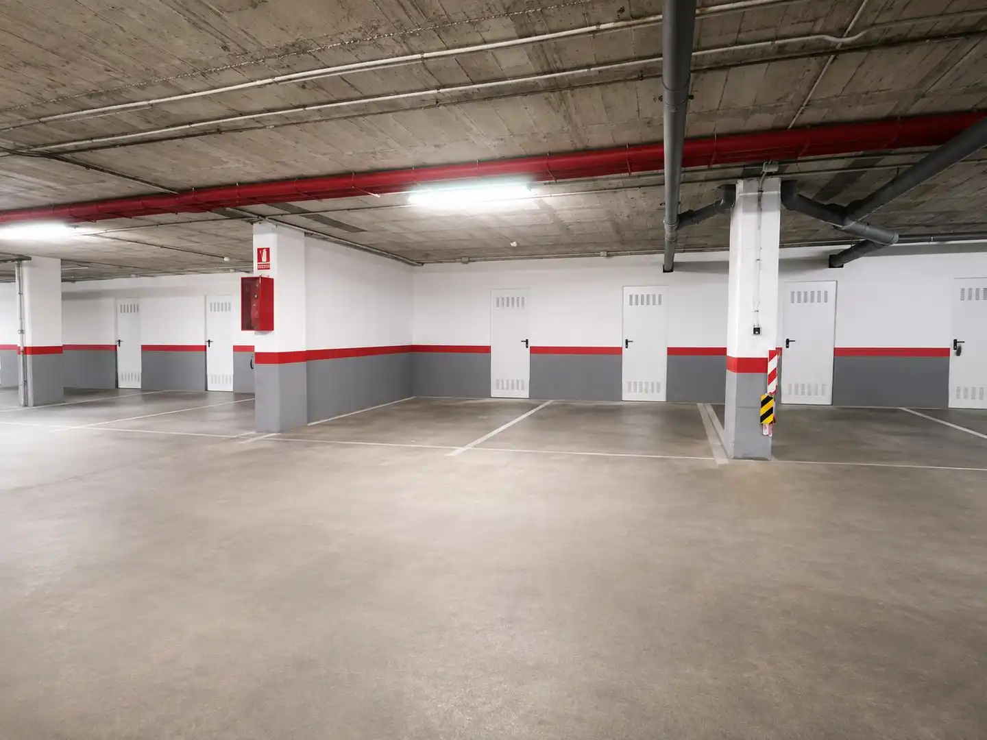 Parking de Ático de alquiler en Málaga con Jardín privado, Terraza y Amueblado