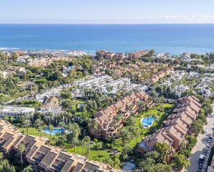 Vista exterior de Planta baixa de lloguer en Marbella amb Aire condicionat, Terrassa i Piscina