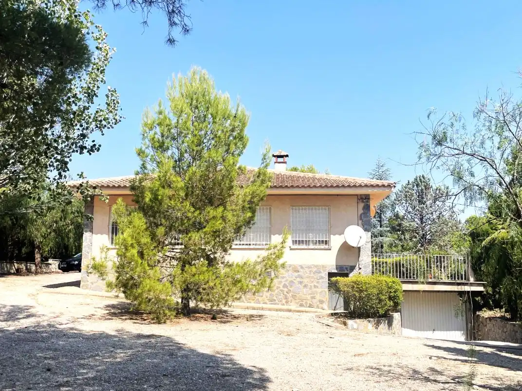 Vista exterior de Casa o xalet en venda en Cocentaina amb Aire condicionat, Terrassa i Piscina