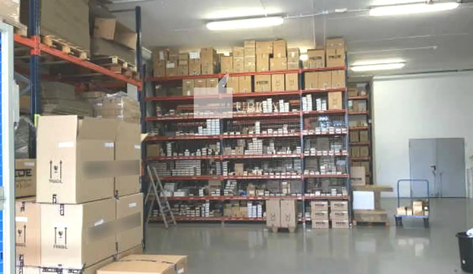 Nau industrial en venda en Badalona