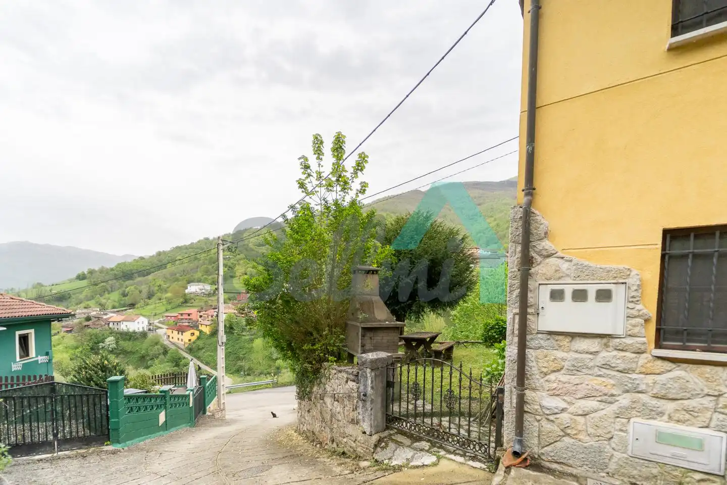Vista exterior de Casa o chalet en venta en Quirós con Calefacción, Jardín privado y Terraza