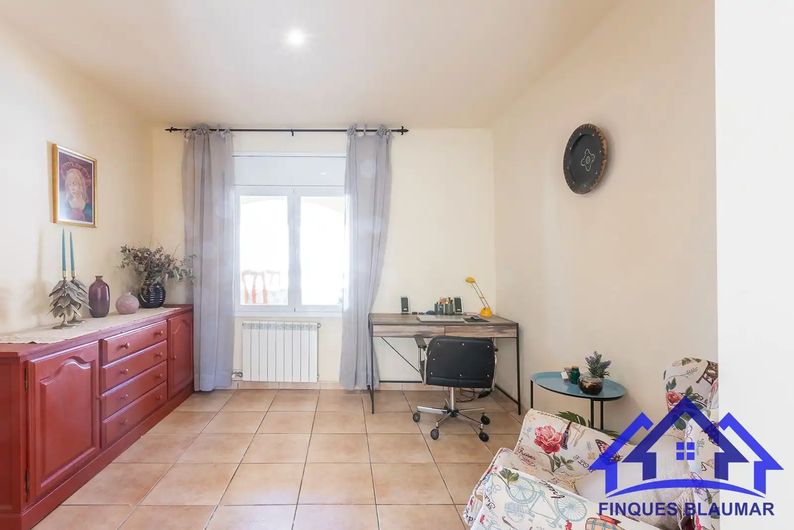 Sala d'estar de Casa o xalet en venda en Arenys de Mar amb Calefacció, Jardí privat i Terrassa