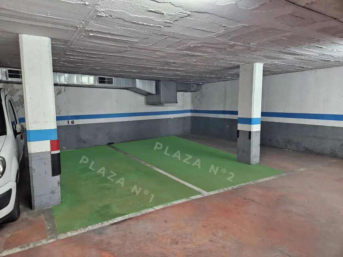 Parking de Dúplex de alquiler en Sant Just Desvern con Aire acondicionado, Calefacción y Jardín privado
