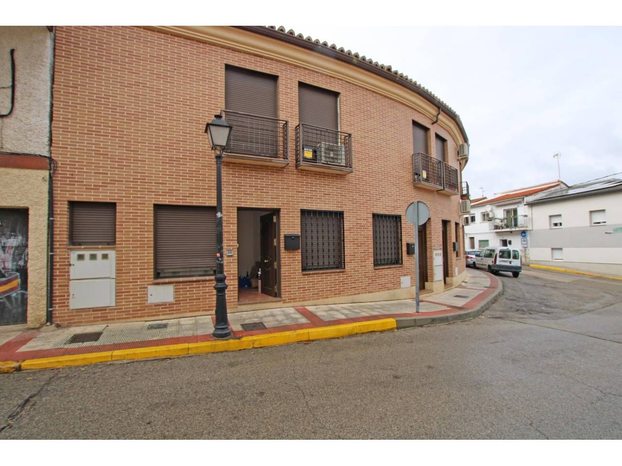 Vista exterior de Casa adosada en venda en Aldea del Fresno amb Calefacció