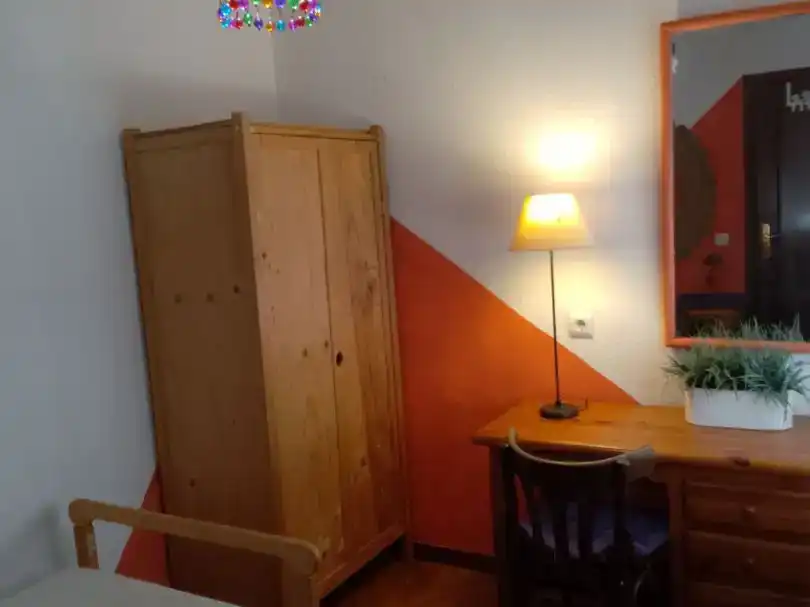 Dormitori de Pis per a compartir en Talavera de la Reina amb Parquet, Moblat i Balcó