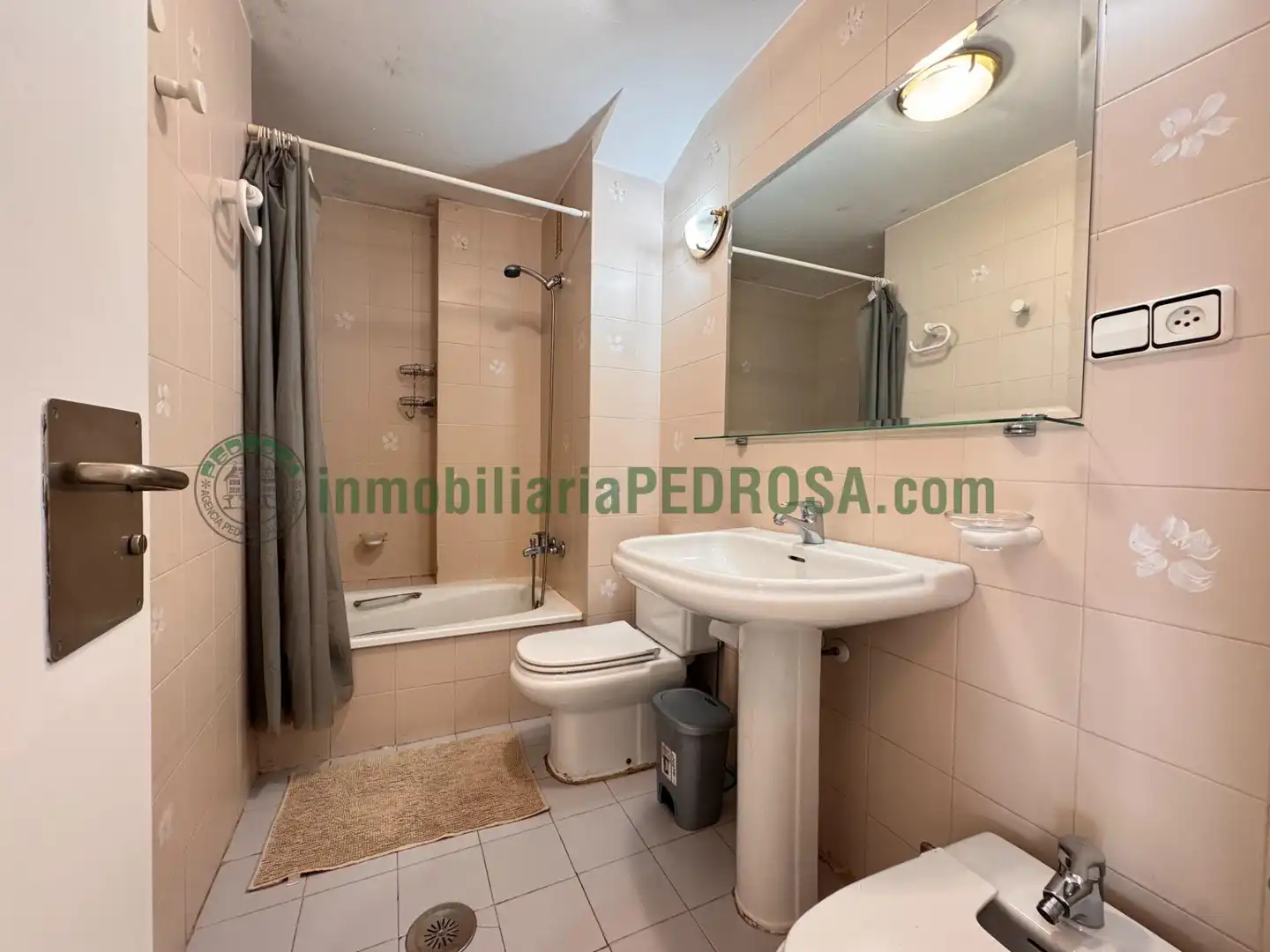 Badezimmer von Wohnungen zum Verkauf in Pontevedra Capital  mit Heizung und Möbliert