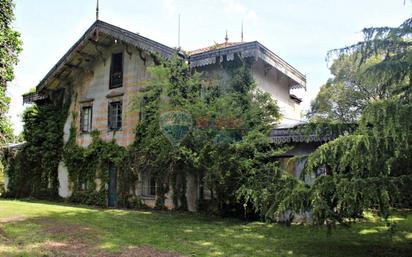 Vista exterior de Casa o xalet en venda en Gijón  amb Calefacció, Terrassa i Piscina