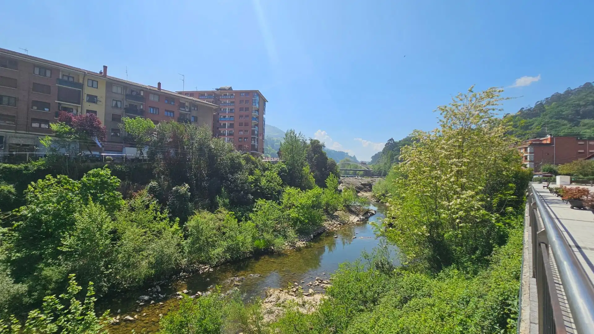 Außenansicht von Wohnung zum Verkauf in Alonsotegi mit Heizung, Möbliert und Balkon