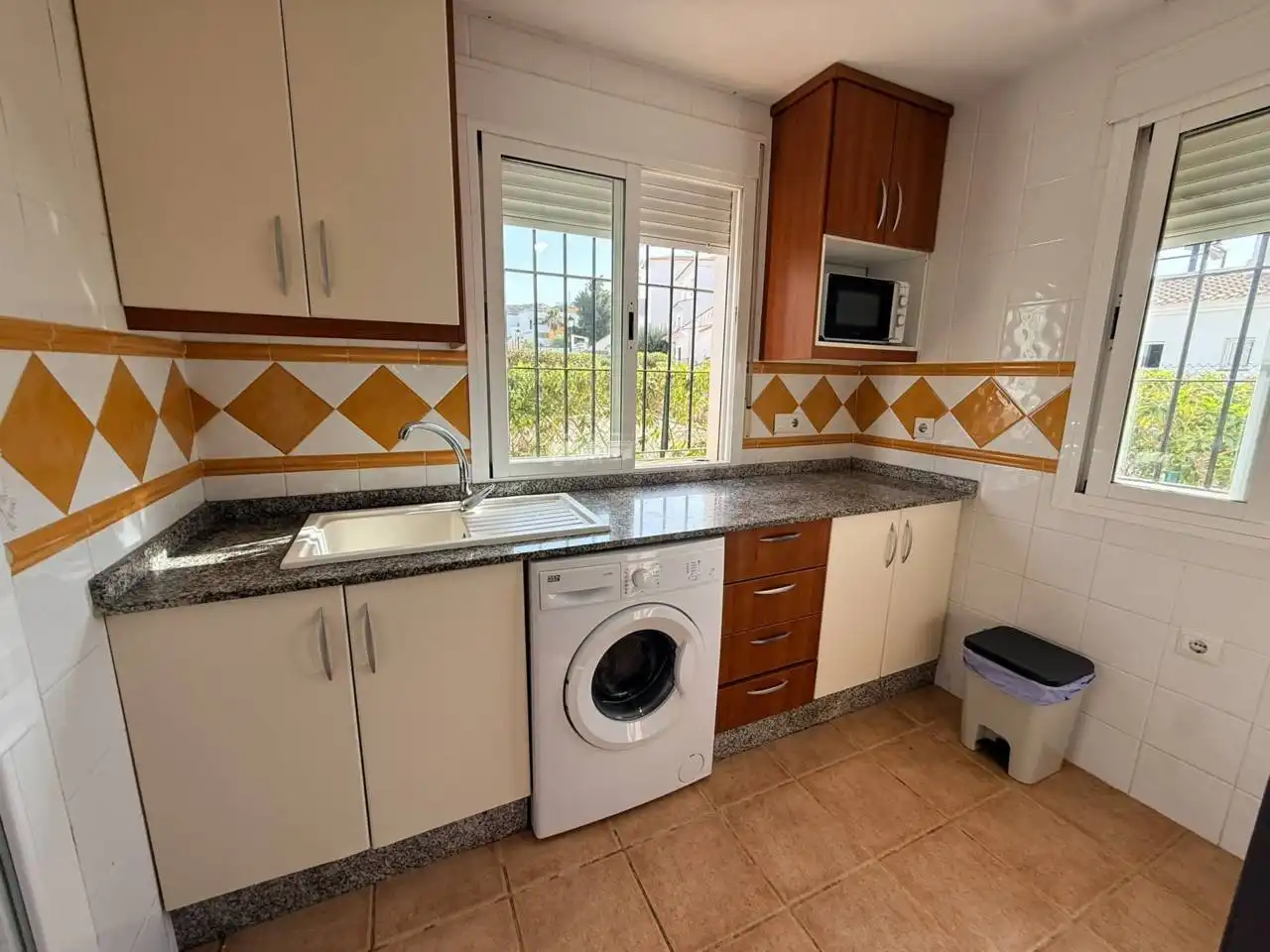 Cocina de Piso de alquiler en Vera con Aire acondicionado, Terraza y Piscina comunitaria