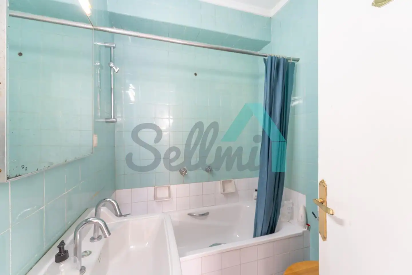 Baño de Piso en venta en Oviedo  con Calefacción, Parquet y Terraza