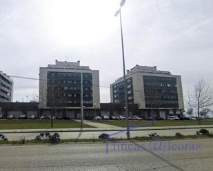 Vista exterior de Pis en venda en  Huesca Capital amb Calefacció i Terrassa