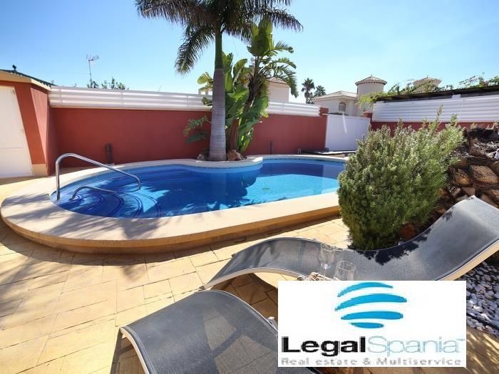 Swimming pool of House or chalet for sale in La Manga del Mar Menor  with Air Conditioner, Heating and Private garden