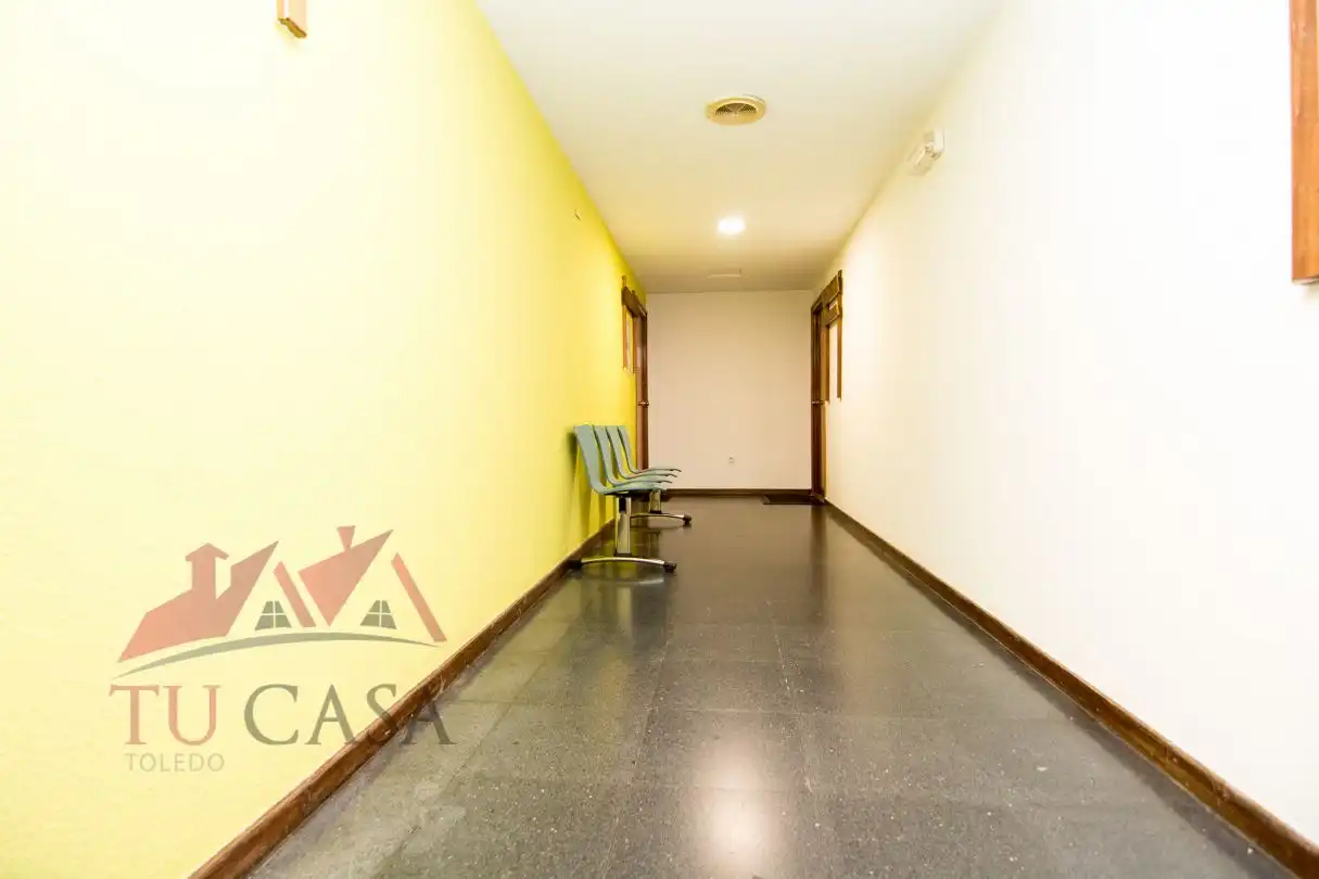 Office for rent in Toledo  with Air Conditioner and Heating