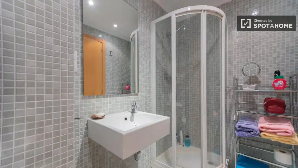 Baño de Piso de alquiler en Valencia con Aire acondicionado, Calefacción y Amueblado