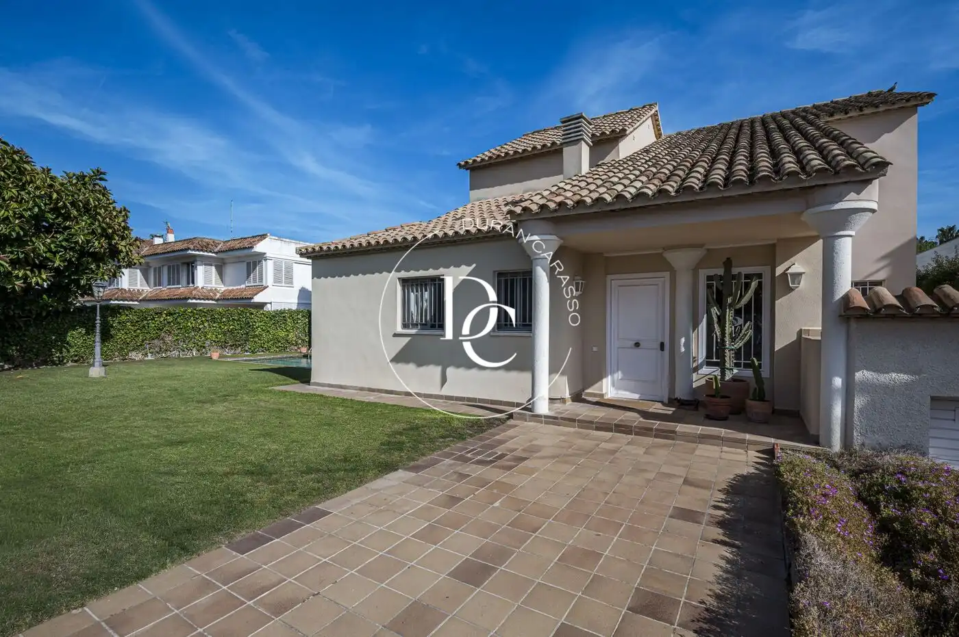 Vista exterior de Casa o xalet de lloguer en Sitges amb Aire condicionat, Calefacció i Jardí privat