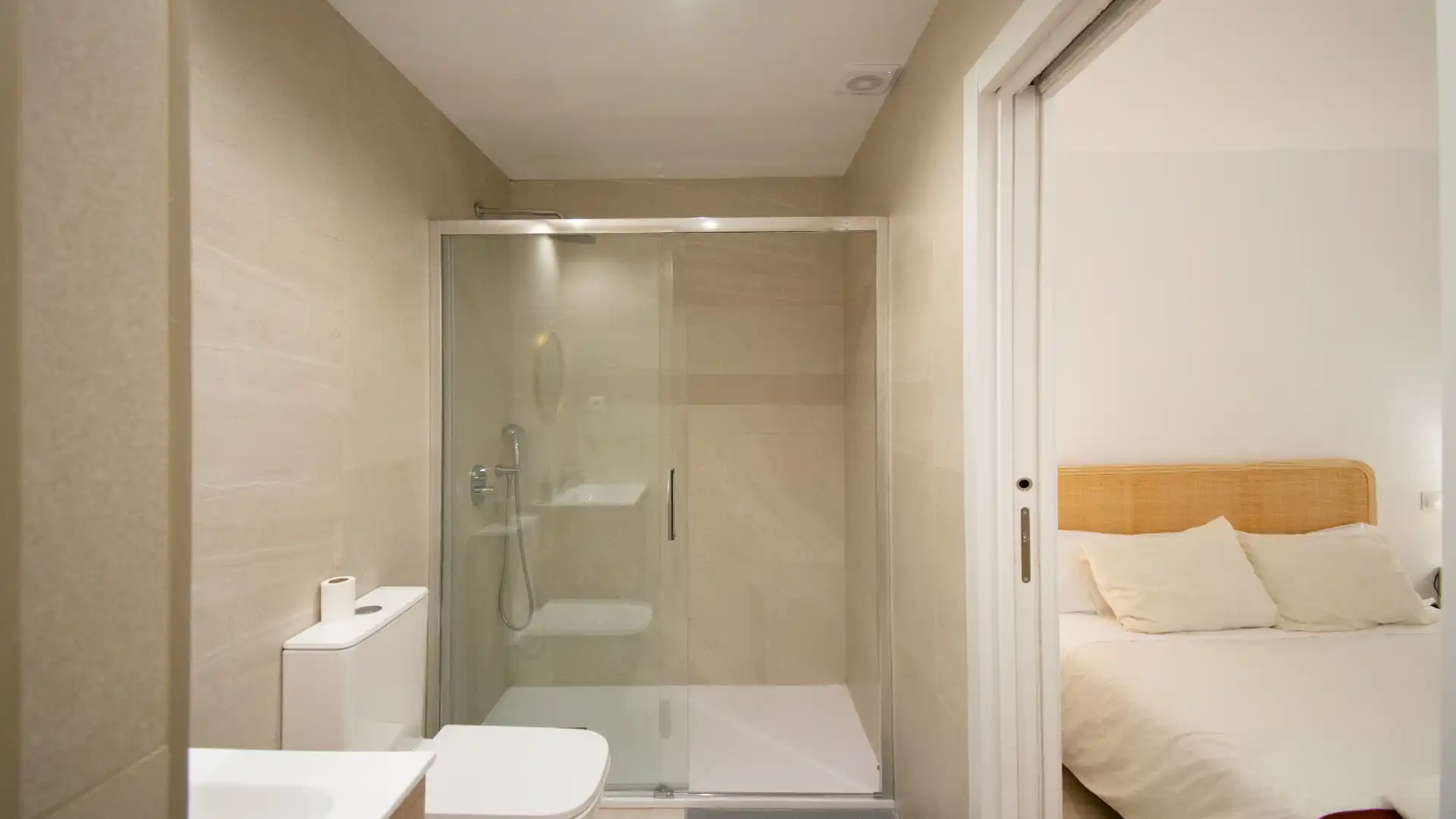 Bathroom of Flat for rent in Madrid  with Heating, Furnished and Oven