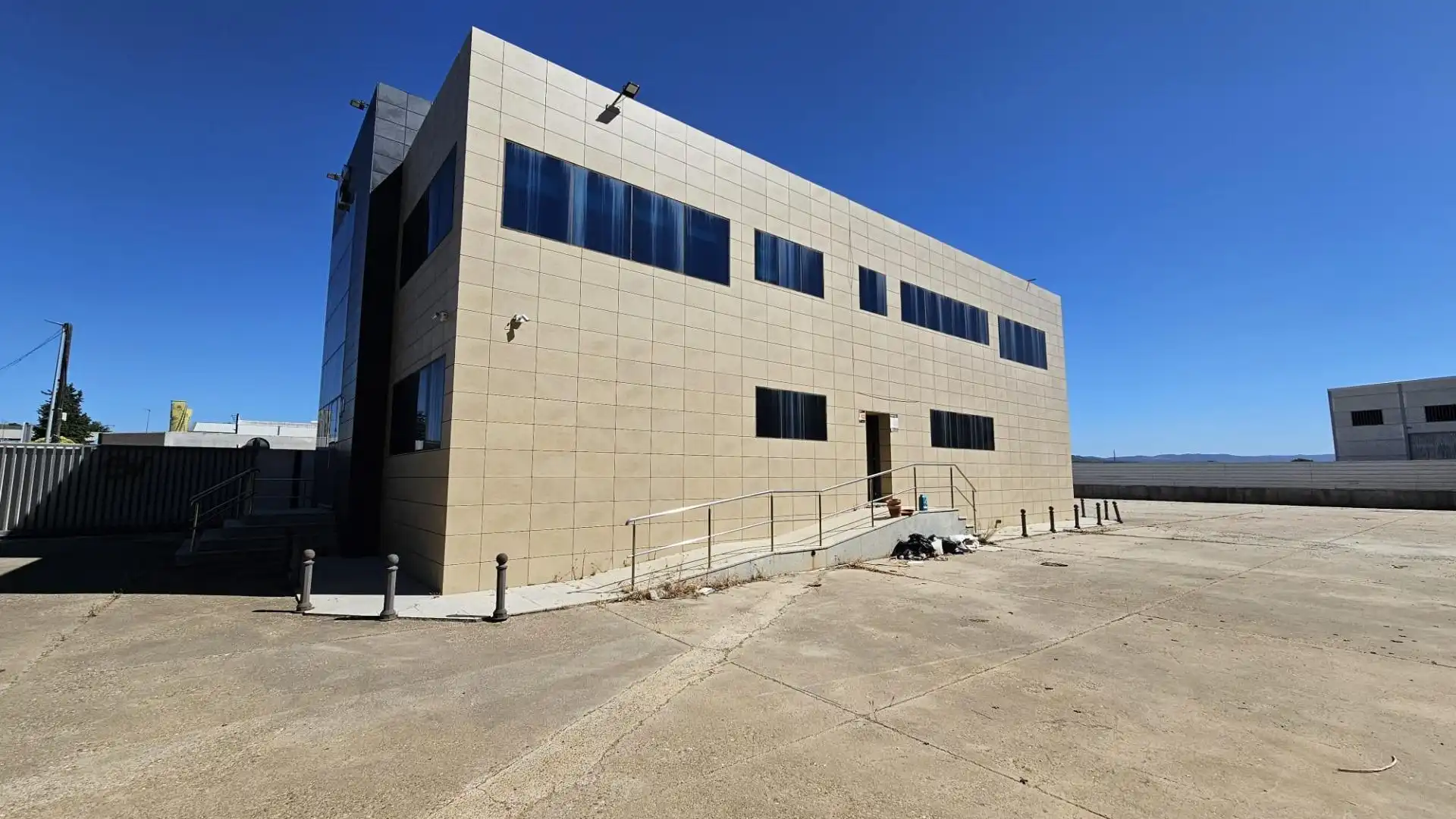 Exterior view of Industrial buildings for sale in Almodóvar del Río