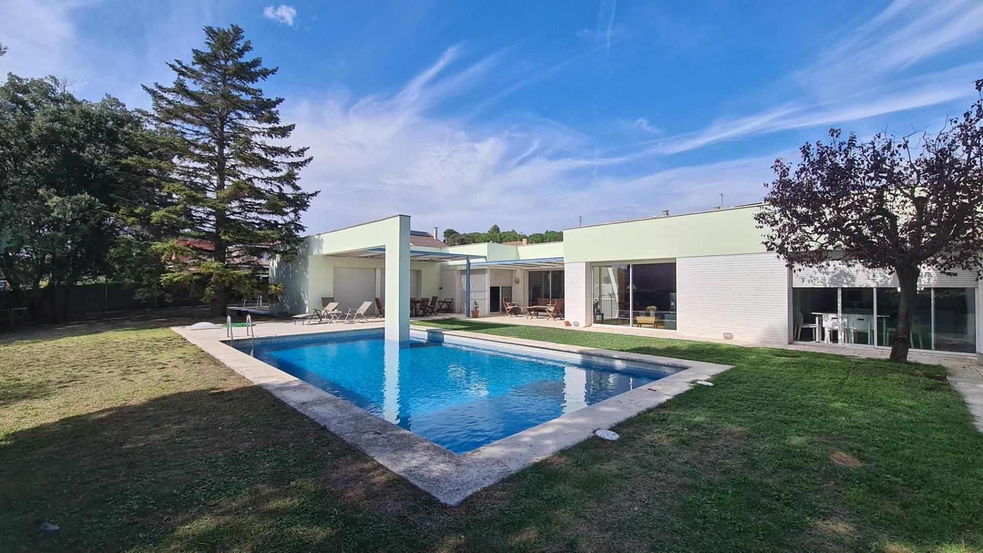 Swimming pool of House or chalet for sale in Igualada  with Air Conditioner, Heating and Private garden