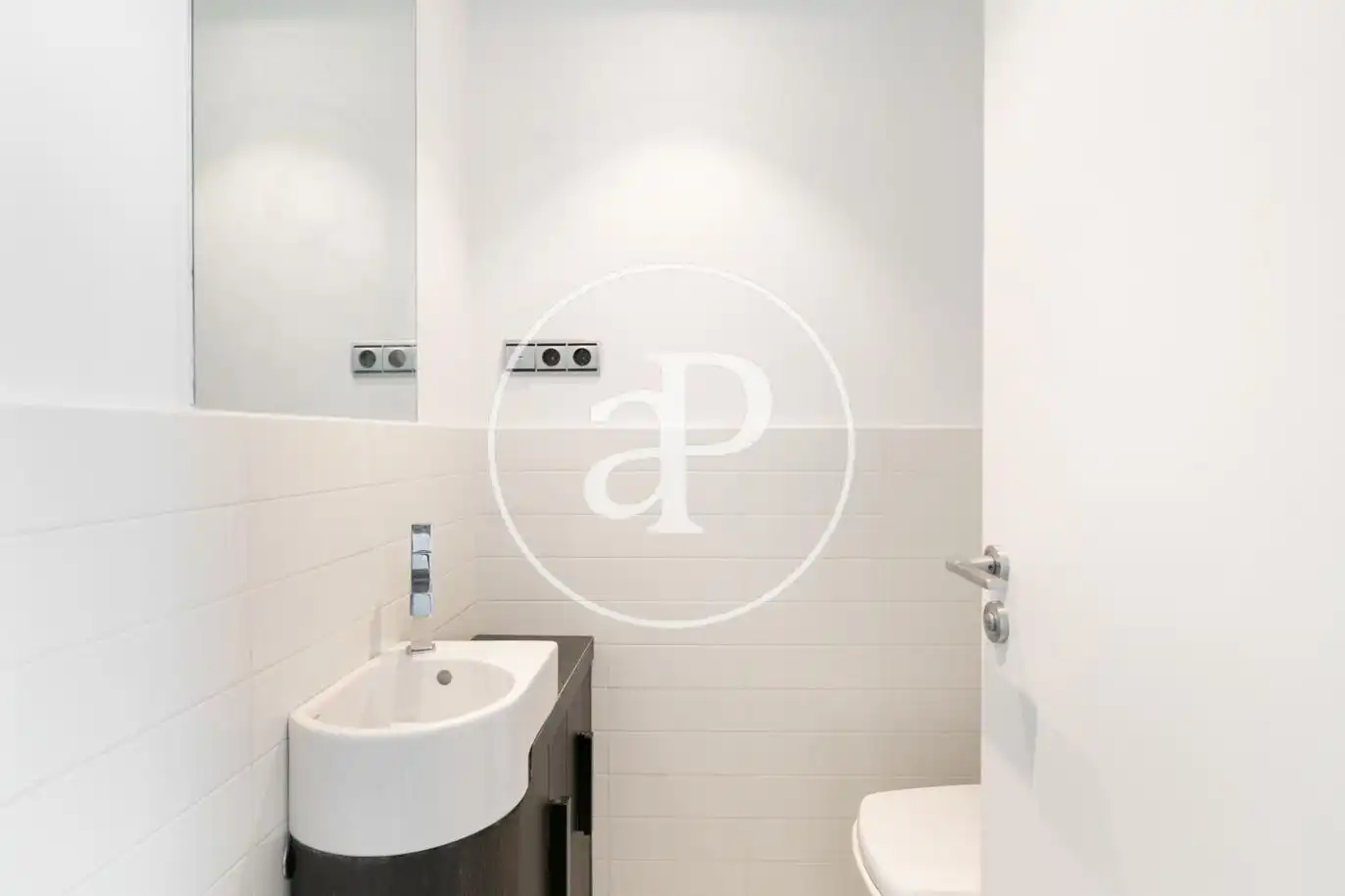 Bathroom of Attic for sale in Barcelona  with Air Conditioner, Heating and Terrace