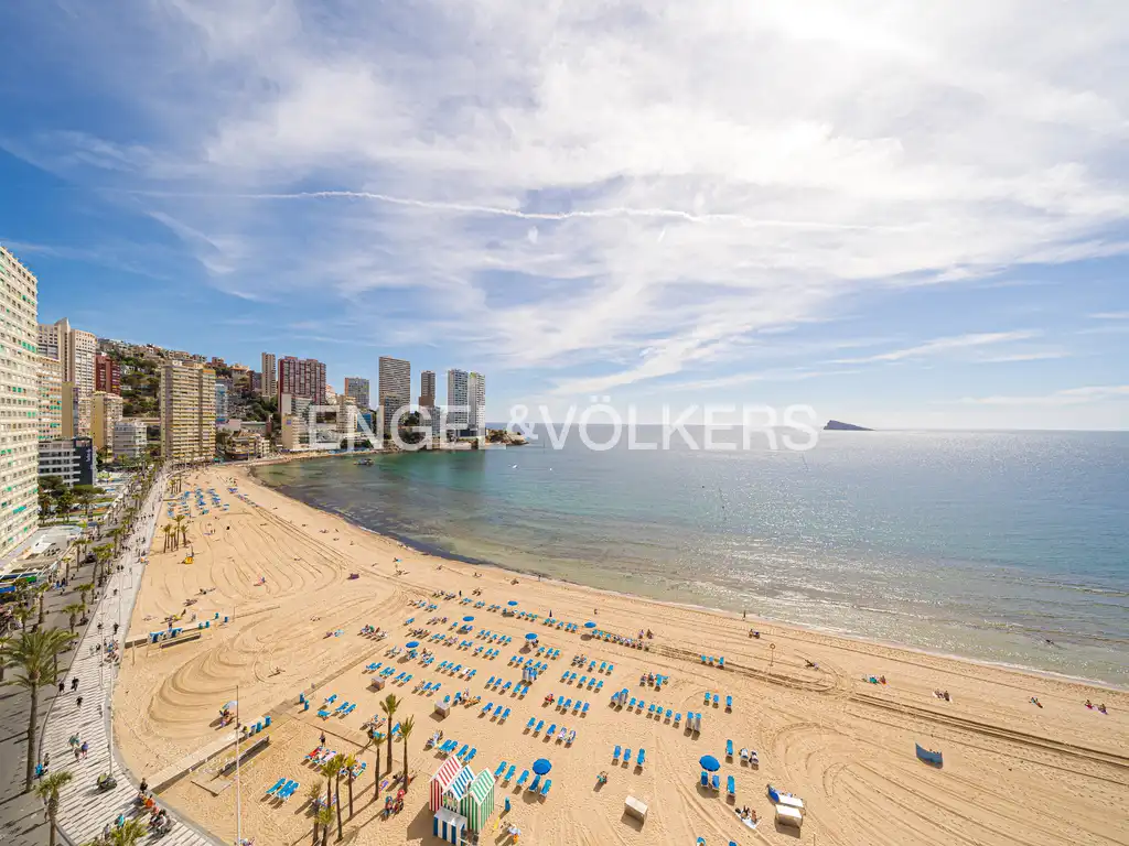 Außenansicht von Wohnungen zur Miete in Benidorm mit Klimaanlage, Möbliert und Gemeinschaftspool