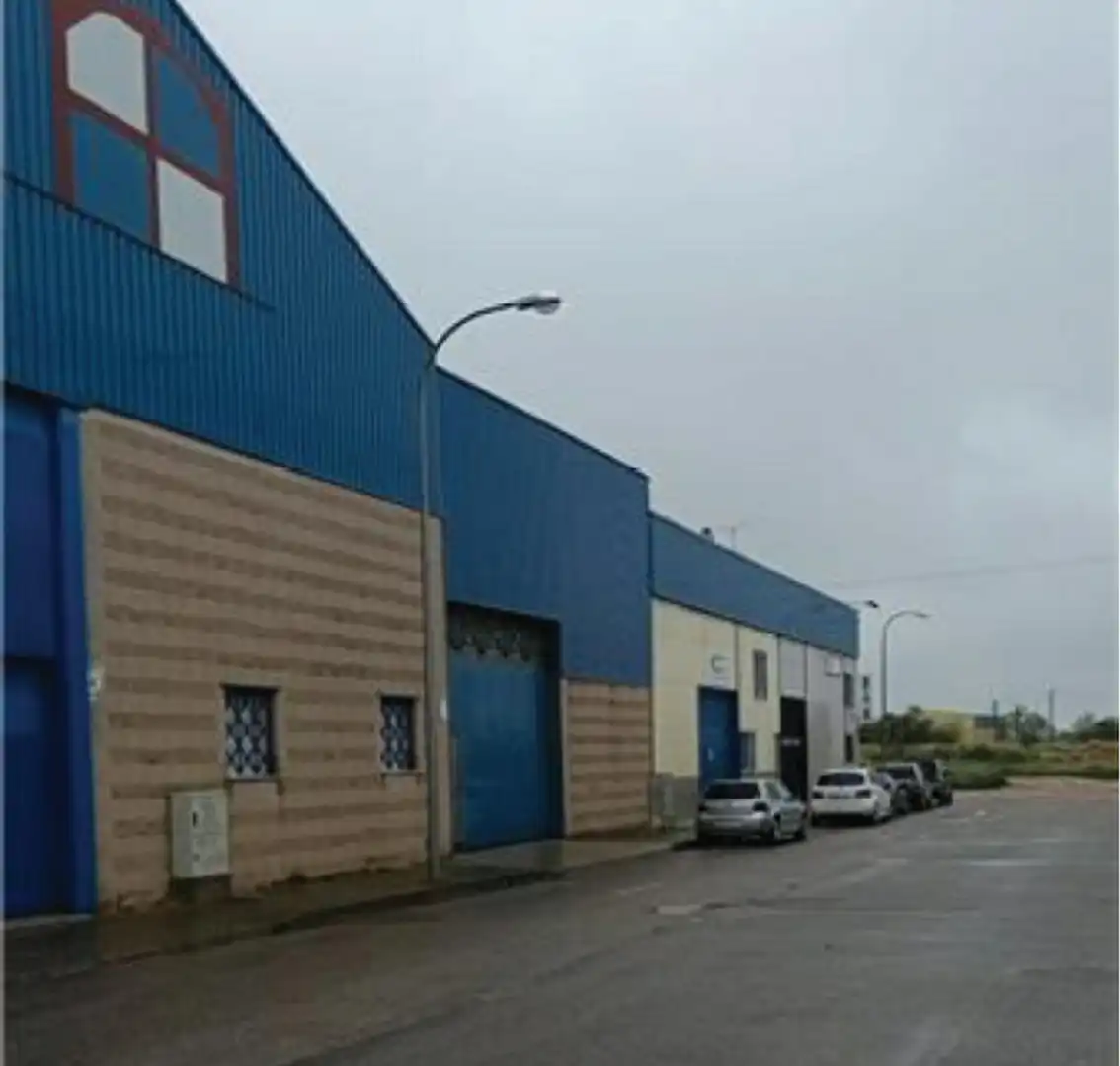 Außenansicht von Fabrikhallen zur Miete in Ocaña