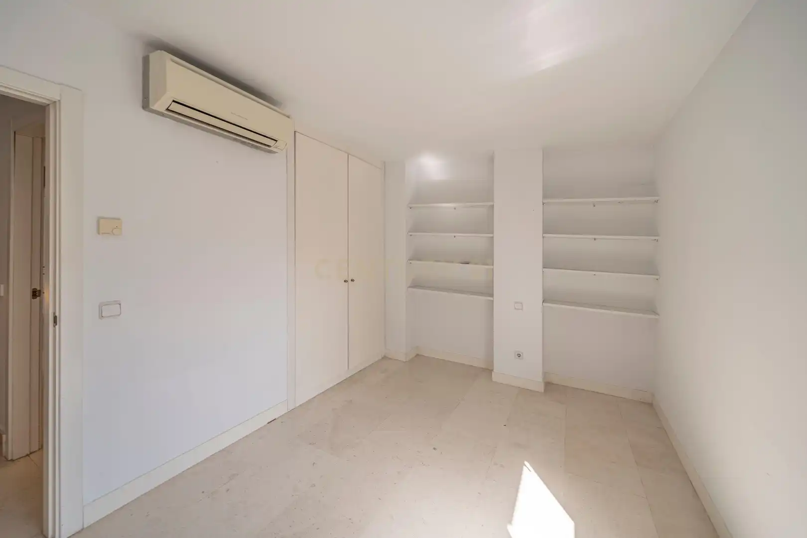 Dormitori de Casa o xalet en venda en Pozuelo de Alarcón amb Aire condicionat, Jardí privat i Piscina