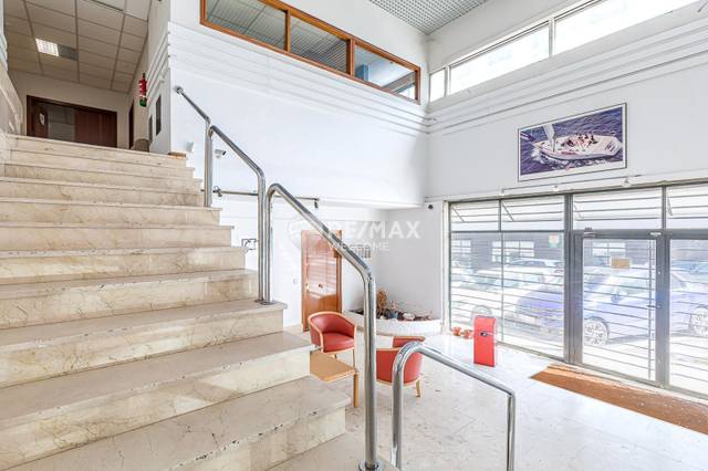 Oficina en Alquiler en Manuel Tovar en Tres Olivos - Valverde