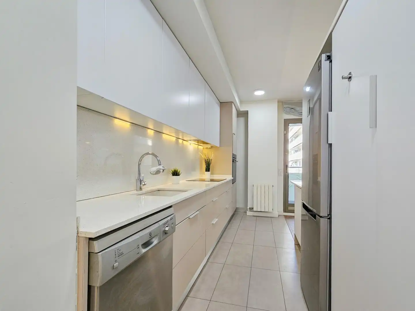 Küche von Wohnung zum Verkauf in Barcelona mit Klimaanlage, Heizung und Terrasse