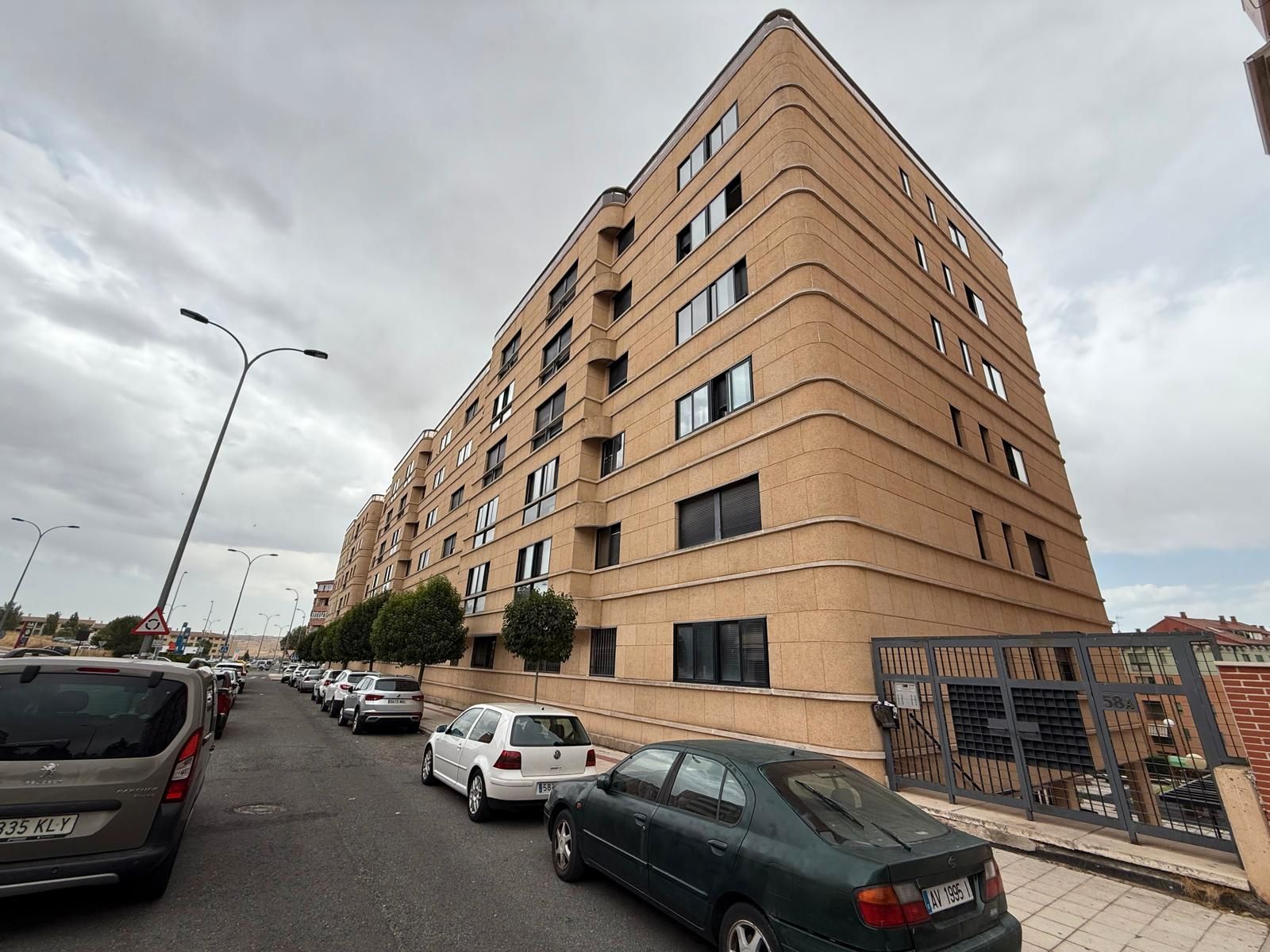 Vista exterior de Pis en venda en Ávila Capital amb Calefacció i Traster