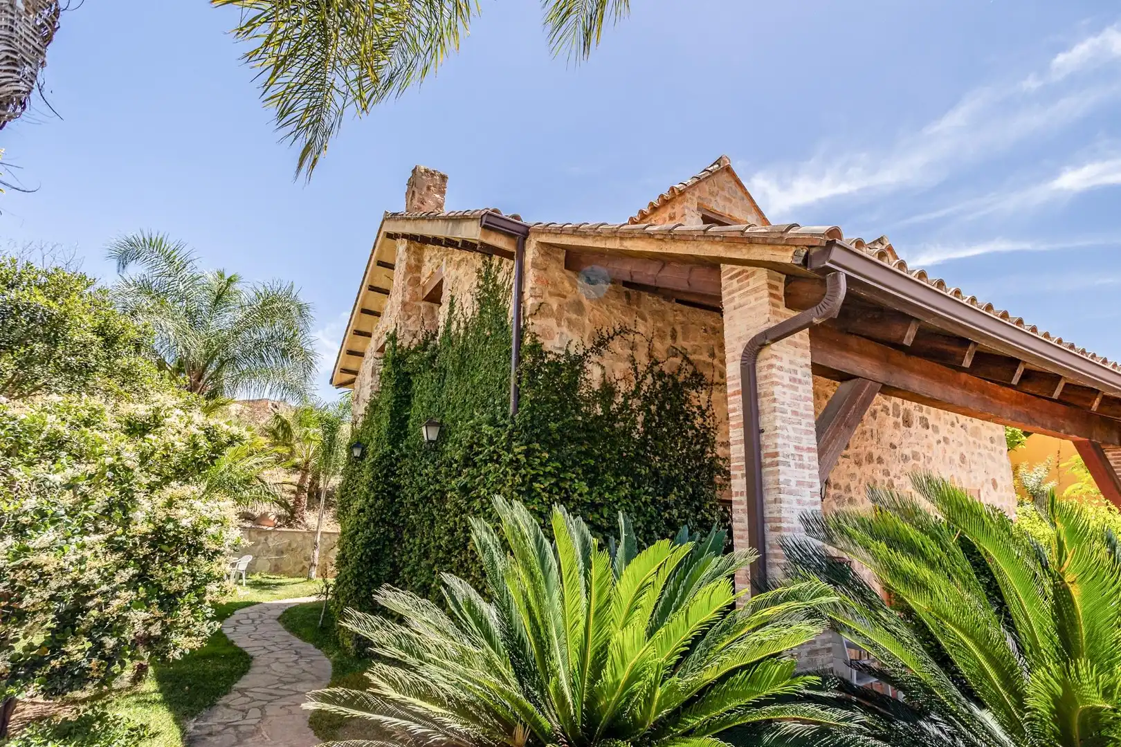 Vista exterior de Casa o xalet en venda en Pedralba amb Aire condicionat, Calefacció i Jardí privat