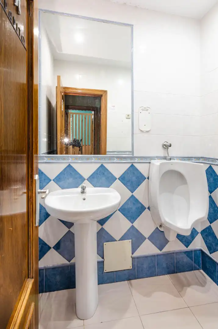 Baño de Local de alquiler en Ribadesella con Amueblado