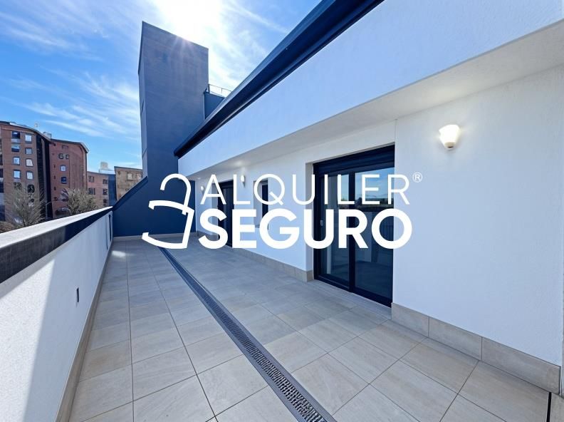 Terraza de Ático de alquiler en  Madrid Capital con Calefacción, Terraza y Trastero
