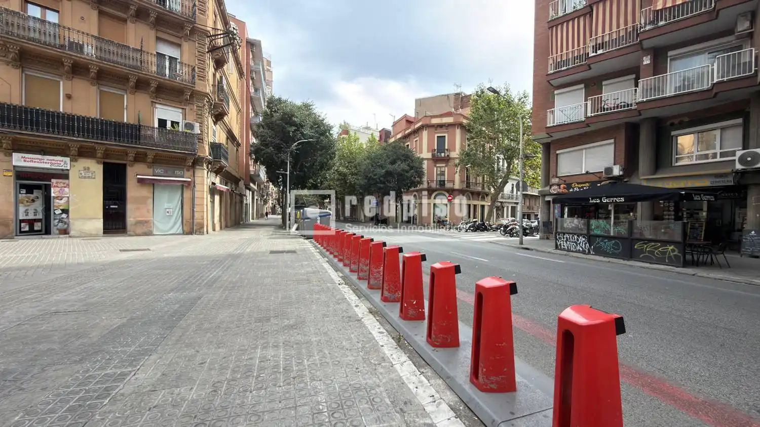 Vista exterior de Oficina en venda en Barcelona amb Aire condicionat