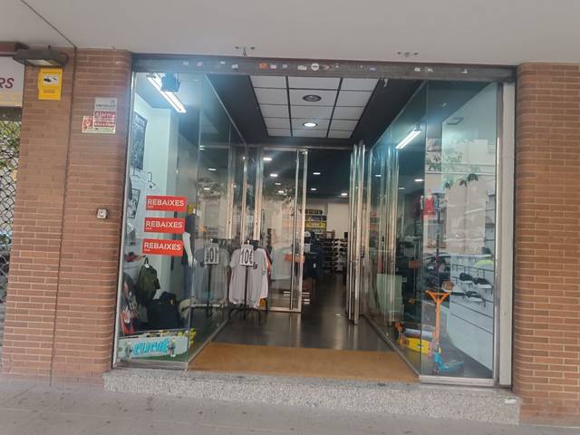 Local comercial en Alquiler en Carrer de Sant Josep, 3 en Instituts