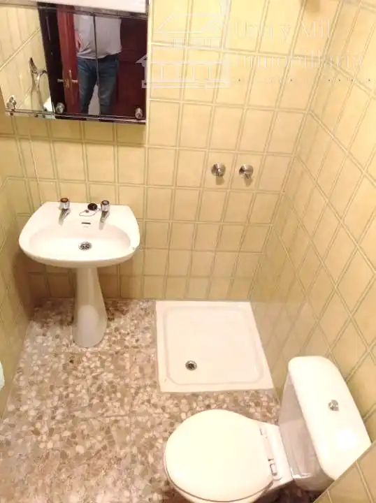 Baño de Piso en venta en Guijuelo con Calefacción, Trastero y Amueblado