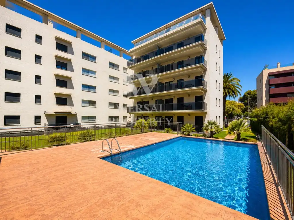 Außenansicht von Wohnungen zum Verkauf in Salou mit Klimaanlage, Privatgarten und Möbliert