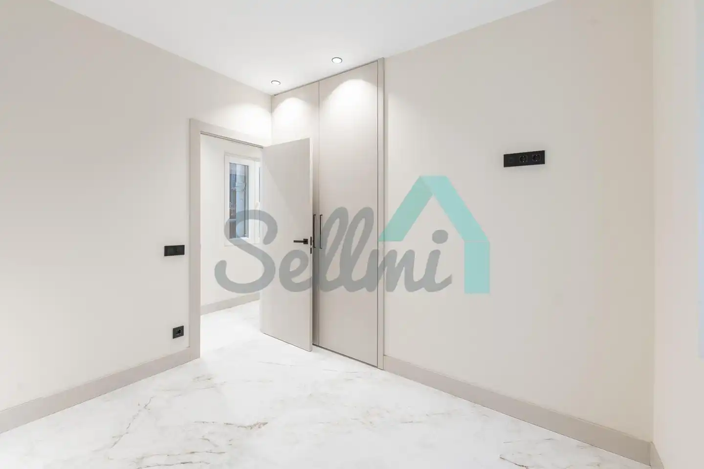 Piso en venta en Oviedo  con Calefacción, Trastero y Balcón