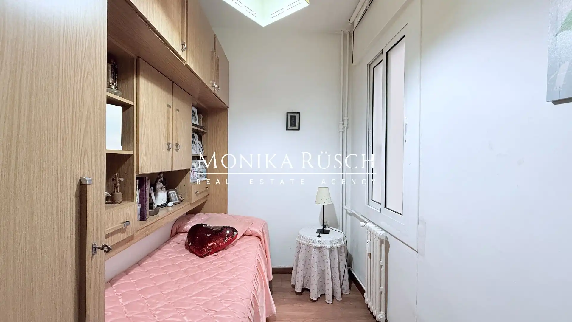 Schlafzimmer von Wohnung zum Verkauf in Barcelona mit Klimaanlage, Heizung und Terrasse