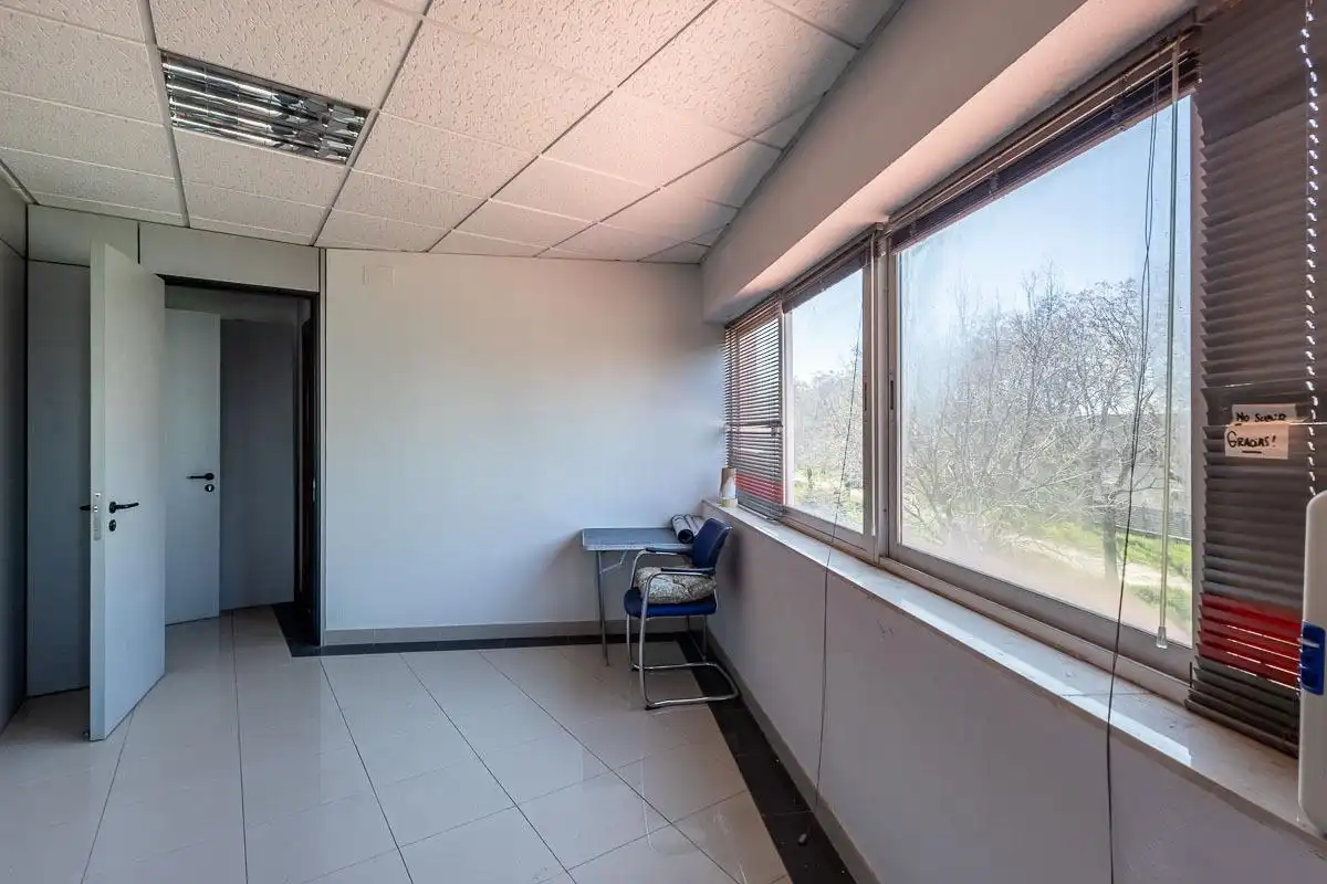 Office for rent in Granada  with Heating