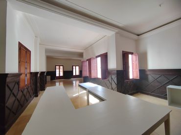 Oficina amb balcó de lloguer a Calle Corredera