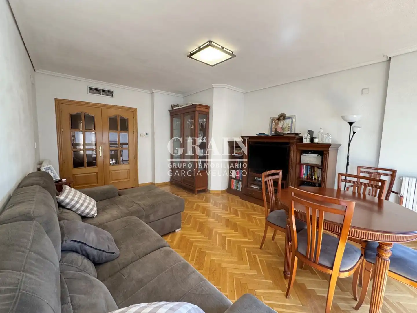 Living room of Flat for sale in Albacete  with Air Conditioner, Heating and Parquet flooring