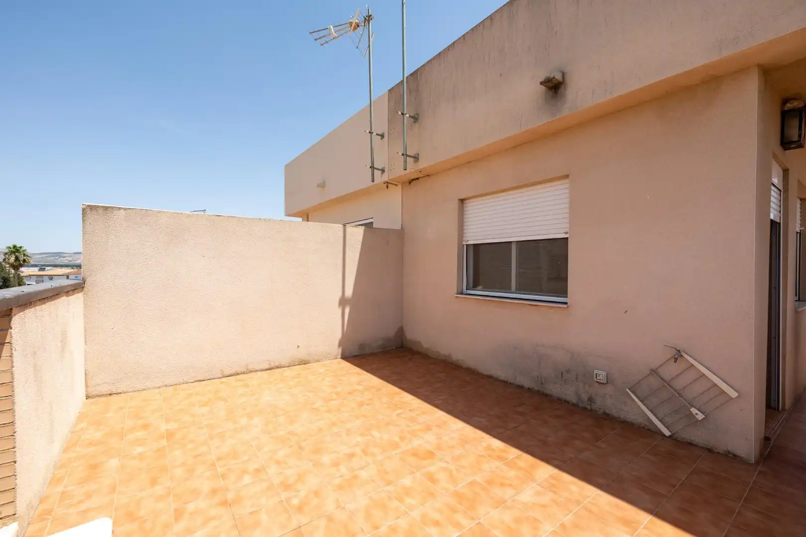 Terrassa de Casa adosada en venda en Vegas del Genil amb Aire condicionat, Calefacció i Jardí privat