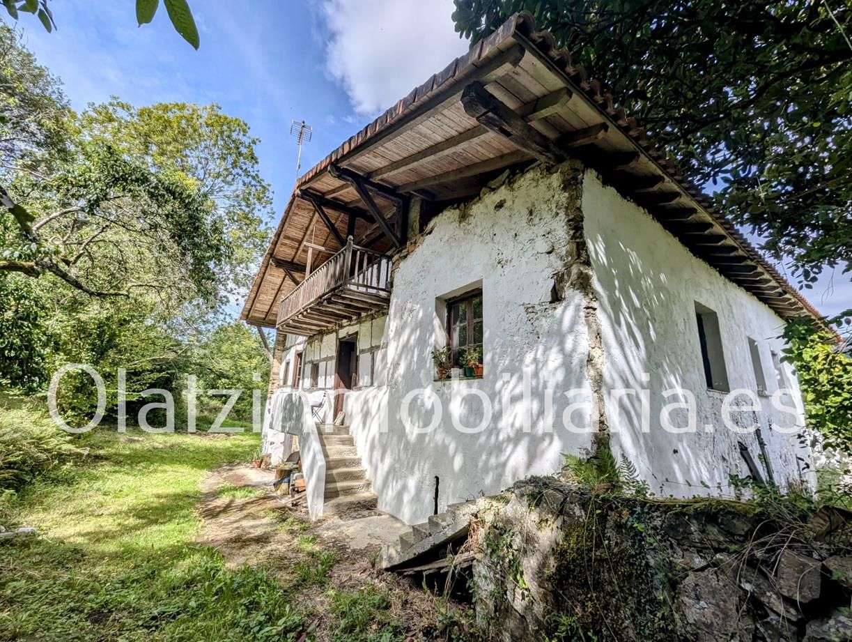 Vista exterior de Casa o xalet en venda en Zeberio amb Calefacció, Terrassa i Balcó