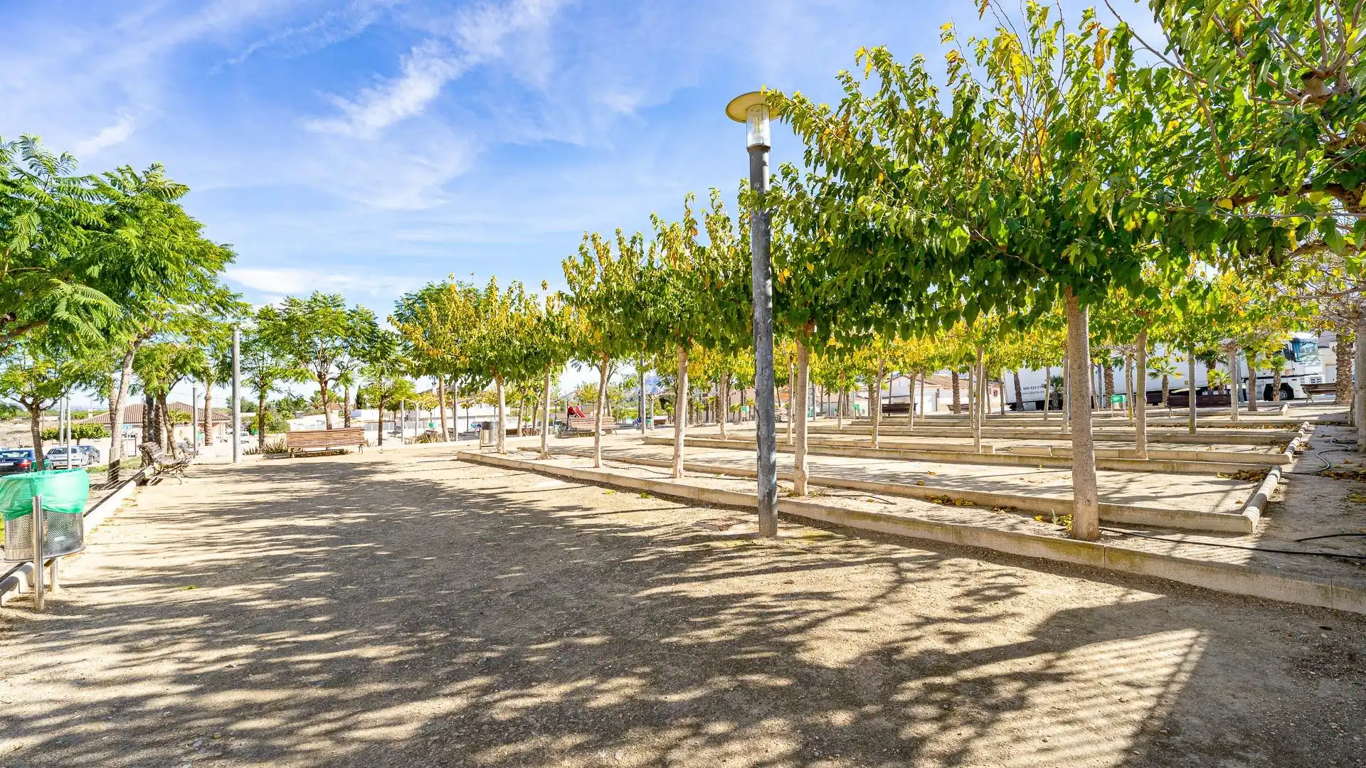 Vista exterior de Casa o xalet en venda en Orihuela amb Jardí privat, Moblat i Piscina comunitària